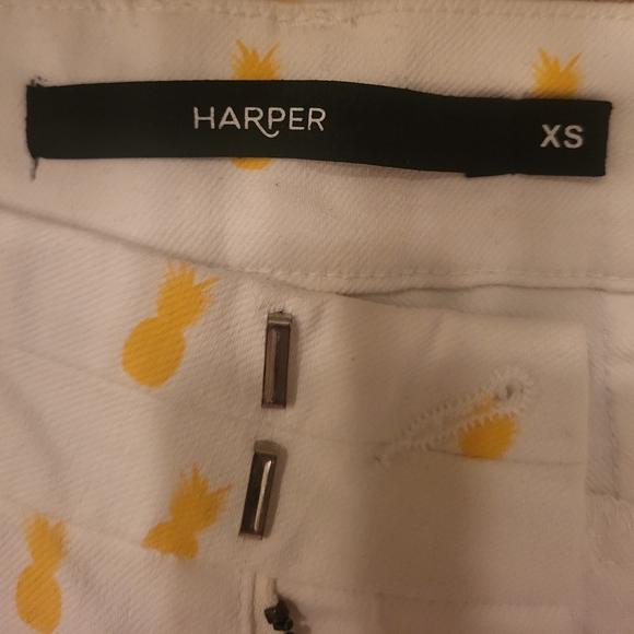 PINEAPPLE SHORTS LIKE NEW. - Picture 4 of 7